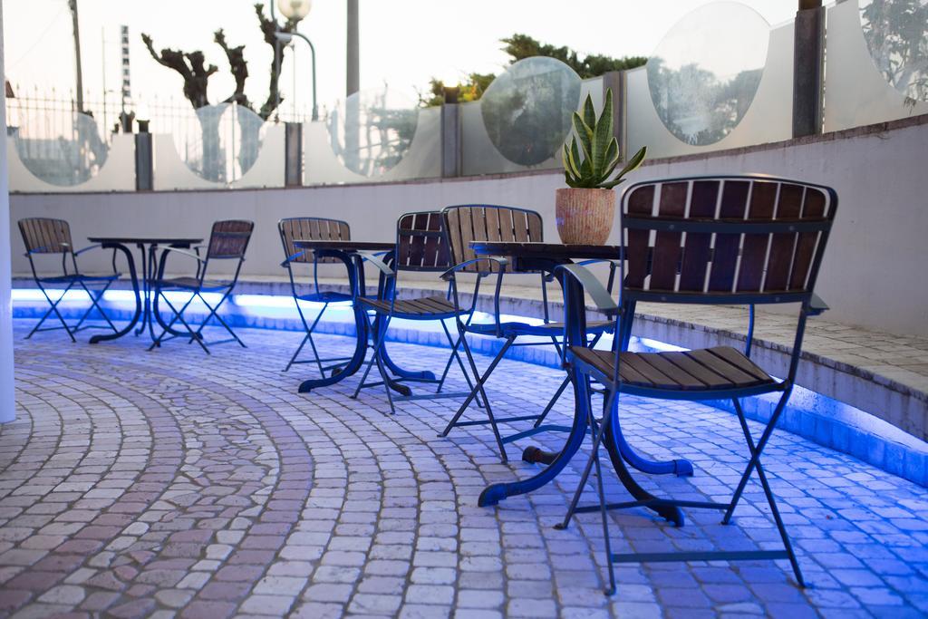 Amba Hotel Rimini Exteriör bild