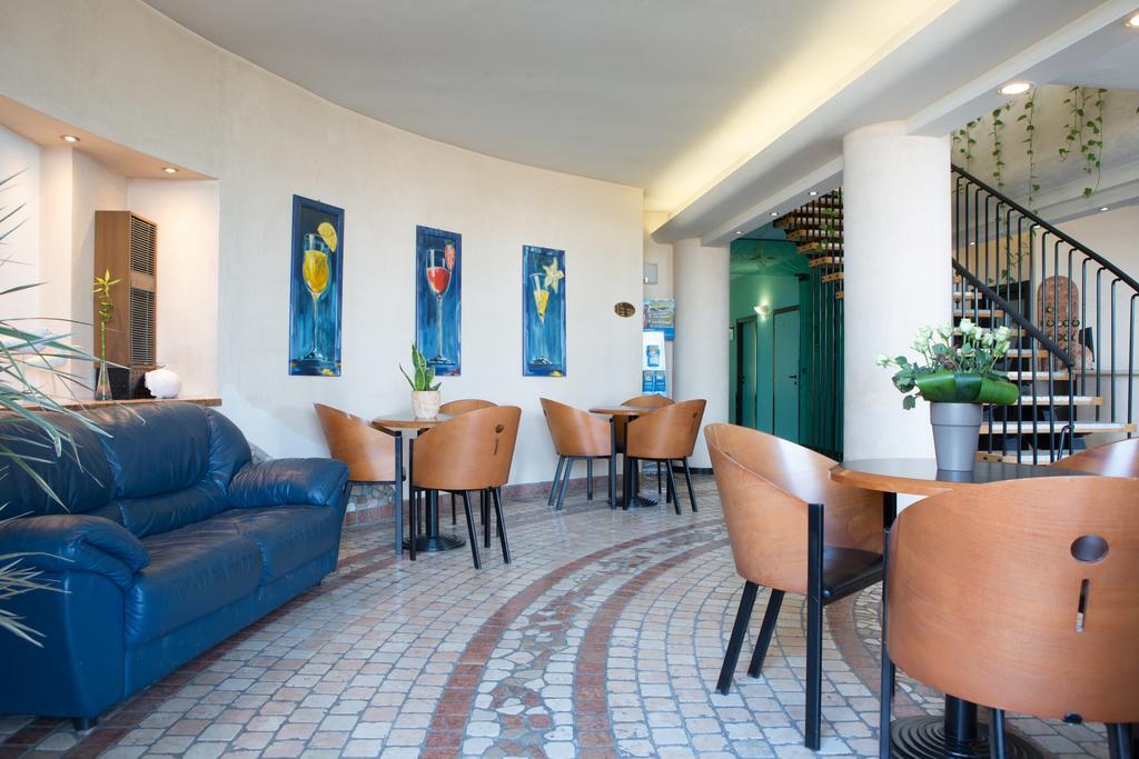 Amba Hotel Rimini Exteriör bild